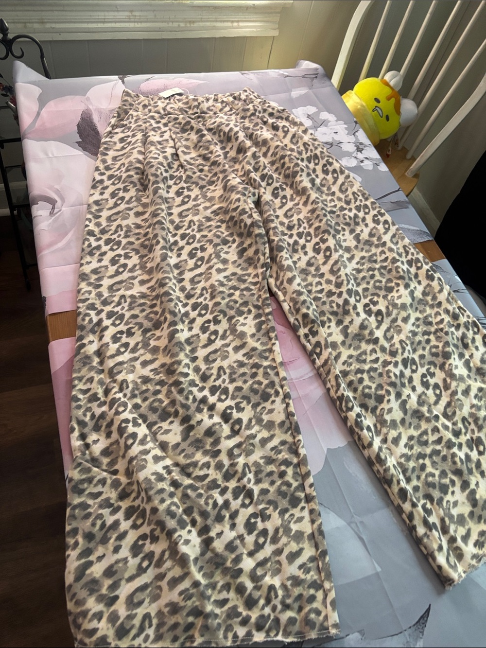 aerie Leopard Print Wide-Leg Joggers - Beige & Brown - Picture 3 of 7